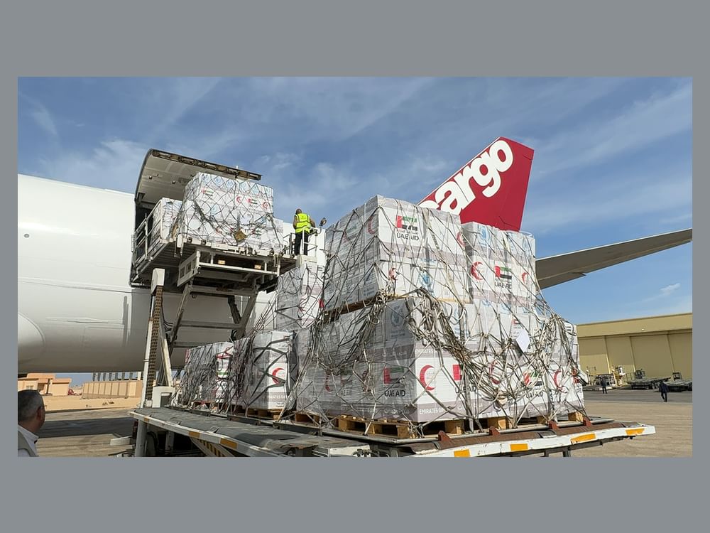 الإمارات ترسل 100 طن من المساعدات الغذائية والطبية لإغاثة الأشقاء الفلسطينيين في قطاع غزة